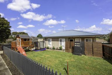 House For Sale - VIC - Warragul - 3820 - GREAT TOWNHOUSE 3 BEDROOM, 2 BATHROOM NO OWNERS CORP  (Image 2)