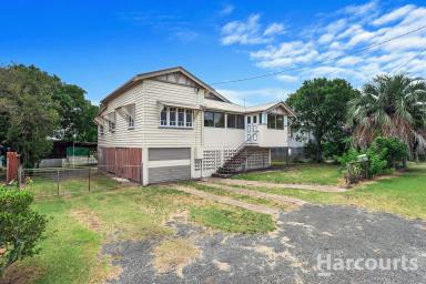 House Sold - QLD - Urangan - 4655 - AUTHENTIC QUEENSLANDER ON 1,012sqm BLOCK  (Image 2)