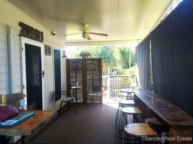 House For Sale - QLD - Macleay Island - 4184 - Dual living on large block  (Image 2)