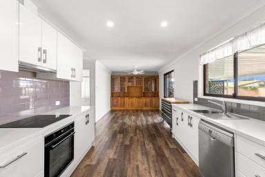 House Leased - QLD - Kearneys Spring - 4350 - Beautiful 3 Bedroom Home.  (Image 2)