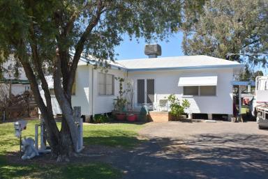 House For Sale - NSW - Moree - 2400 - CLOSE TO THE MOREE AQUATIC CENTRE  (Image 2)