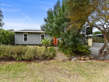 House For Sale - SA - Penola - 5277 - Quiet, yet central location!  (Image 2)