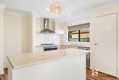 House For Sale - VIC - Ascot - 3551 - The perfect home in a fantastic location  (Image 2)