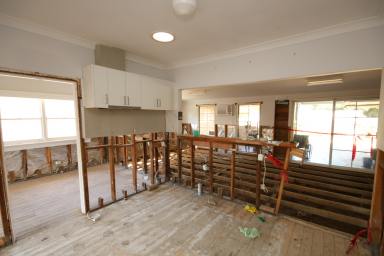 House For Sale - VIC - Rochester - 3561 - LARGE WEATHERBOARD IN NEED OF REVITALIZING  (Image 2)