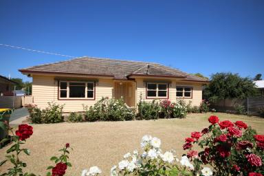 House For Sale - VIC - Rochester - 3561 - LARGE WEATHERBOARD IN NEED OF REVITALIZING  (Image 2)