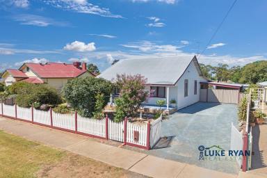 House For Sale - VIC - Rochester - 3561 - NEWLY RENOVATED COTTAGE-STYLE HOME ON EXPANSIVE 3000m2 ALLOTMENT  (Image 2)