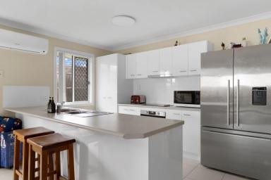 House Leased - QLD - Cranley - 4350 - LARGE FAMILY HOME IN FANTASTIC LOCATION  (Image 2)