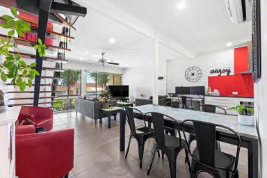 Apartment Sold - NSW - Batehaven - 2536 - Stylish Townhouse, Beachside Location  (Image 2)