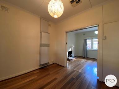 House Leased - NSW - Albury - 2640 - RED BRICK HOME IN FOREST HILL  (Image 2)