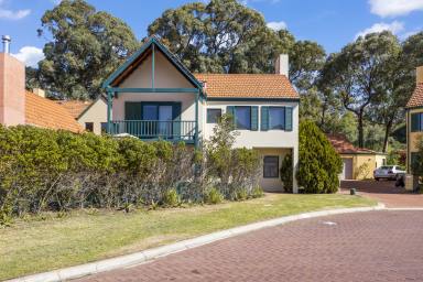House Sold - WA - Connolly - 6027 - Golf Course Lifestyle  (Image 2)