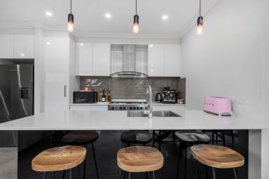 House For Sale - VIC - Flora Hill - 3550 - Modern Living in Convenient Neighbourhood  (Image 2)