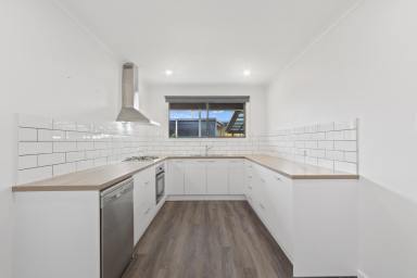 House Leased - VIC - Paynesville - 3880 - FABULOUS RENOVATED HOME - AVAILABLE NOW!!  (Image 2)