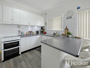 House For Sale - NSW - Inverell - 2360 - Move In With Nothing To Do  (Image 2)