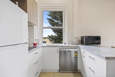 Unit For Lease - VIC - Wendouree - 3355 - FULLY FURNISHED - Convenient City Living  (Image 2)