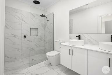 House Leased - VIC - Alfredton - 3350 - MODERN & STYLISH FAMILY HOME....  (Image 2)