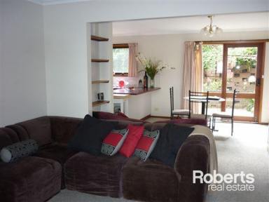 Apartment Leased - TAS - Glebe - 7000 - Neat Townhouse in Popular Location!  (Image 2)