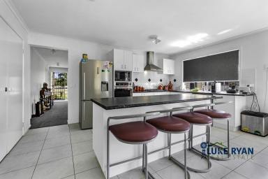 House For Sale - VIC - Rochester - 3561 - CONTEMPORARY 3 BEDROOM GEM (Image 2)