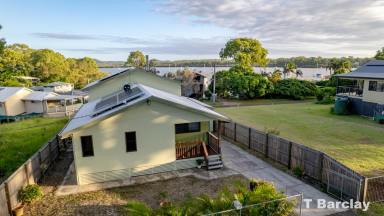 House For Sale - QLD - Lamb Island - 4184 - Comfortable and Modern Island Living - Move in Ready  (Image 2)