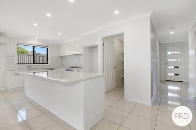 House Leased - NSW - Thurgoona - 2640 - STUNNING 4 BEDROOM HOME!  (Image 2)