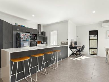 House Leased - NSW - Old Bar - 2430 - MODERN FOUR BEDROOM HOME  (Image 2)