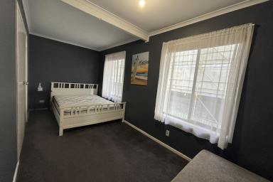 Unit For Lease - NSW - Batemans Bay - 2536 - Perfect Location  (Image 2)