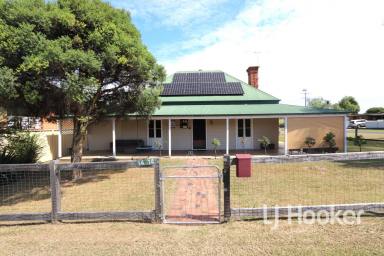 House For Sale - NSW - Inverell - 2360 - Character Home on Ross Hill  (Image 2)