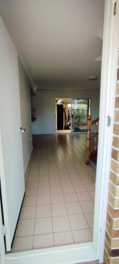 Townhouse Leased - QLD - Ormiston - 4160 - Spacious Two Storey Townhouse in Quiet Complex  (Image 2)