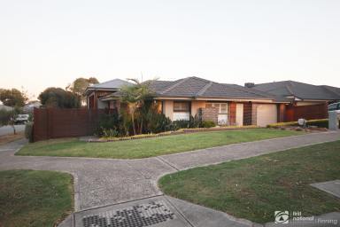 House Leased - VIC - Botanic Ridge - 3977 - Quality family home  (Image 2)