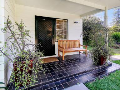 House For Sale - NSW - Narrandera - 2700 - HIDDEN GEM  (Image 2)