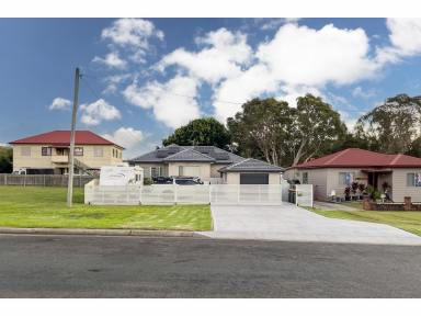 House For Sale - NSW - Forster - 2428 - PRIME FORSTER HOME LOCATION  (Image 2)