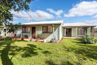 House Leased - VIC - Hamilton - 3300 - Rare Rural Opportunity In Town  (Image 2)