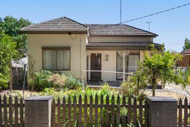 House For Sale - VIC - Redan - 3350 - QUALITY PERIOD HOME POSITIONED IN A QUIET WIDE TREE-LINED STREET  (Image 2)
