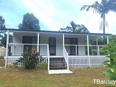 House For Sale - QLD - Macleay Island - 4184 - Cute & Cosy  (Image 2)