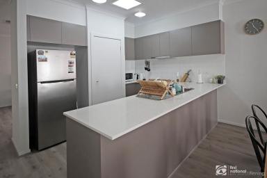 House Leased - VIC - Clyde - 3978 - Modern 4 Bedroom Home  (Image 2)