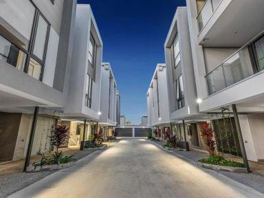 Townhouse Leased - QLD - Birkdale - 4159 - Executive living in Aquatic Paradise  (Image 2)