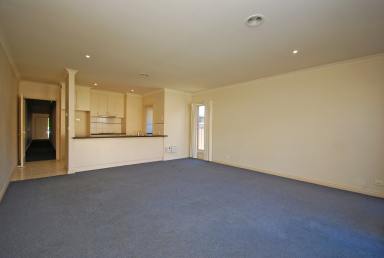 Townhouse For Lease - VIC - Ballarat Central - 3350 - Neat As A Pin 3 Bedroom Townhouse!  (Image 2)