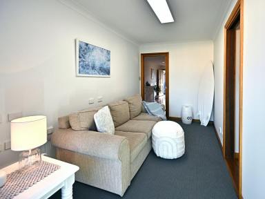 House Leased - NSW - Old Bar - 2430 - MODERN 4-BEDROOM, 2-BATHROOM FULLY FURNISHED PROPERTY NEAR THE TOWN CENTRE  (Image 2)
