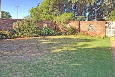 House For Sale - NSW - Narromine - 2821 - Great Location  (Image 2)
