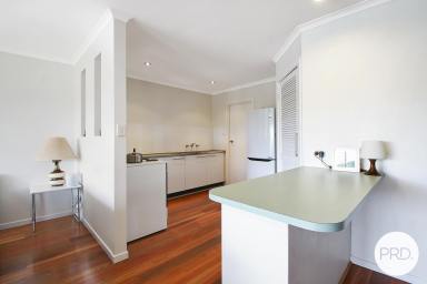 House Leased - NSW - East Albury - 2640 - GREAT LOCATION! TWO BEDROOM UNIT!  (Image 2)