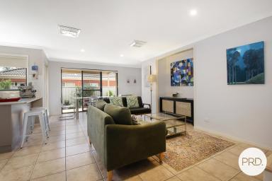 House Leased - VIC - West Wodonga - 3690 - BEAUTIFUL FULLY FURNISHED HOME!  (Image 2)