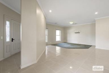 House Leased - VIC - Strathdale - 3550 - Elegance & Convenience  (Image 2)
