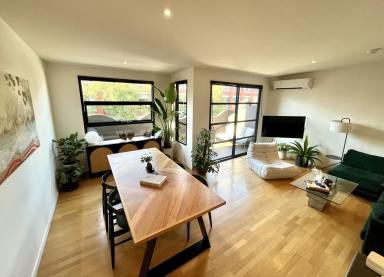 Townhouse Leased - VIC - Collingwood - 3066 - Stylish, spacious, light-filled dual-level unit in prime, quiet pocket of Collingwood  (Image 2)