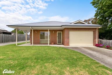 Unit For Sale - VIC - Yarram - 3971 - DOWNSIZE WITH COMFORT  (Image 2)