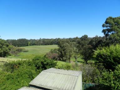House Leased - VIC - Bairnsdale - 3875 - SPECTACULAR VIEWS AND QUIET LOCATION  (Image 2)