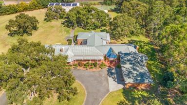 House For Sale - VIC - Sale - 3850 - A RARE AND ALL-INCLUSIVE PROPERTY IN A SOUGHT-AFTER LOCATION  (Image 2)