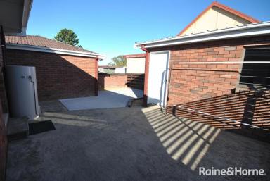 Unit Leased - NSW - Nowra - 2541 - Close to everything  (Image 2)