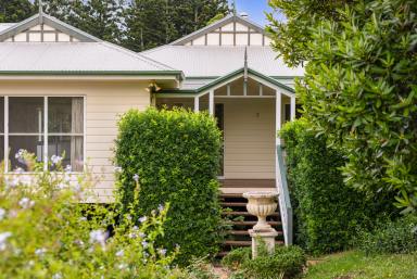 House Leased - QLD - Mount Lofty - 4350 - Secluded Character Queenslander  (Image 2)