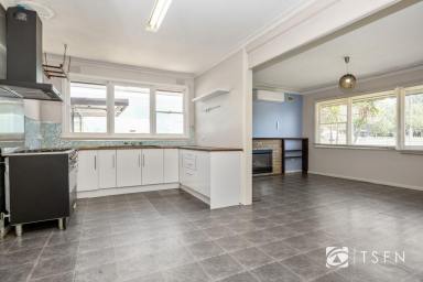 House For Sale - VIC - Long Gully - 3550 - Good investment opportunity or purchase your first home!  (Image 2)