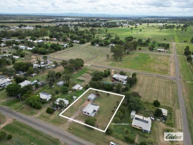 House For Sale - QLD - Laidley - 4341 - Great First Home on 1/2 an Acre  (Image 2)