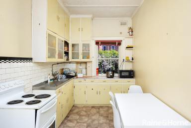 House Leased - NSW - Wagga Wagga - 2650 - Vintage Central Charm  (Image 2)